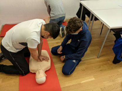 man in white shirt gives CPR training